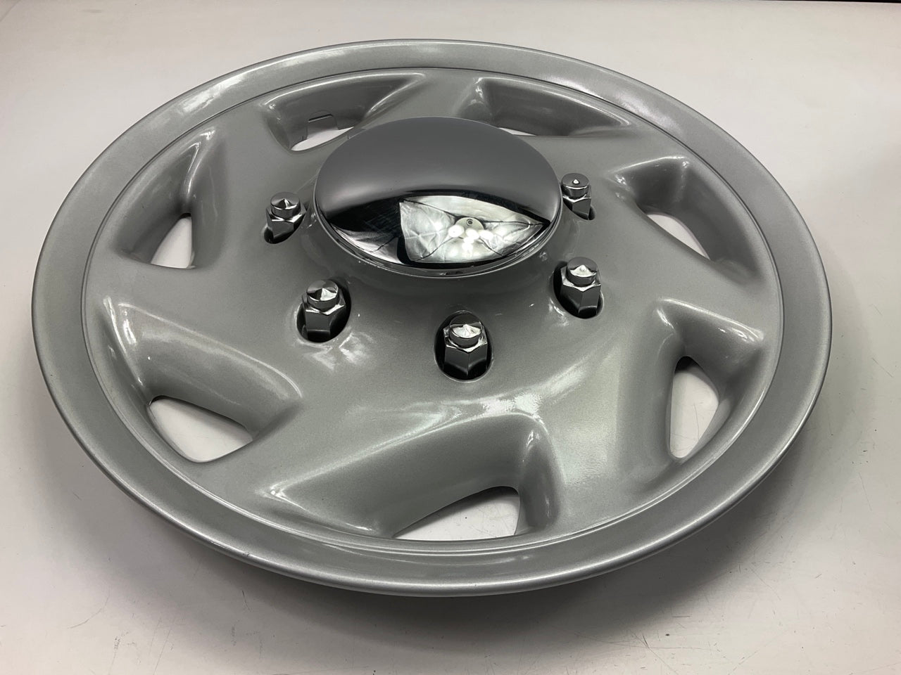 SCRATCHED - Custom Accessories 81703 UNIVERSAL Truck / SUV 16'' Wheel Cover Set