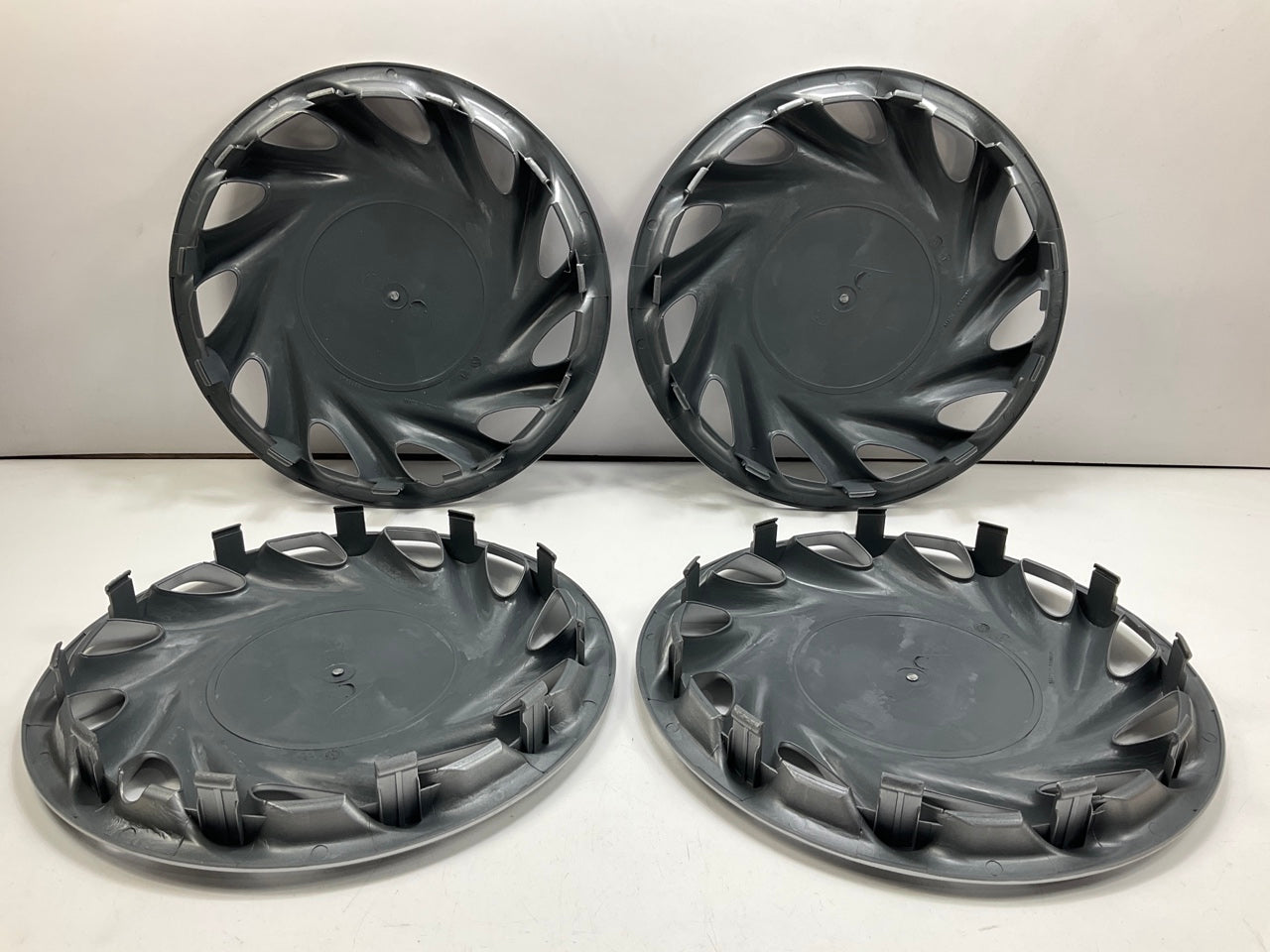 SOME SCRATCHES FROM STORAGE - Custom Accessories 82702 15'' Wheel Cover Set