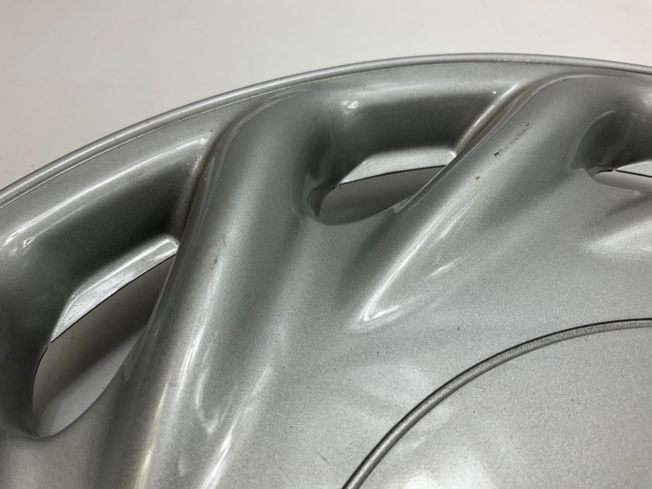 SOME SCRATCHES FROM STORAGE - Custom Accessories 82702 15'' Wheel Cover Set