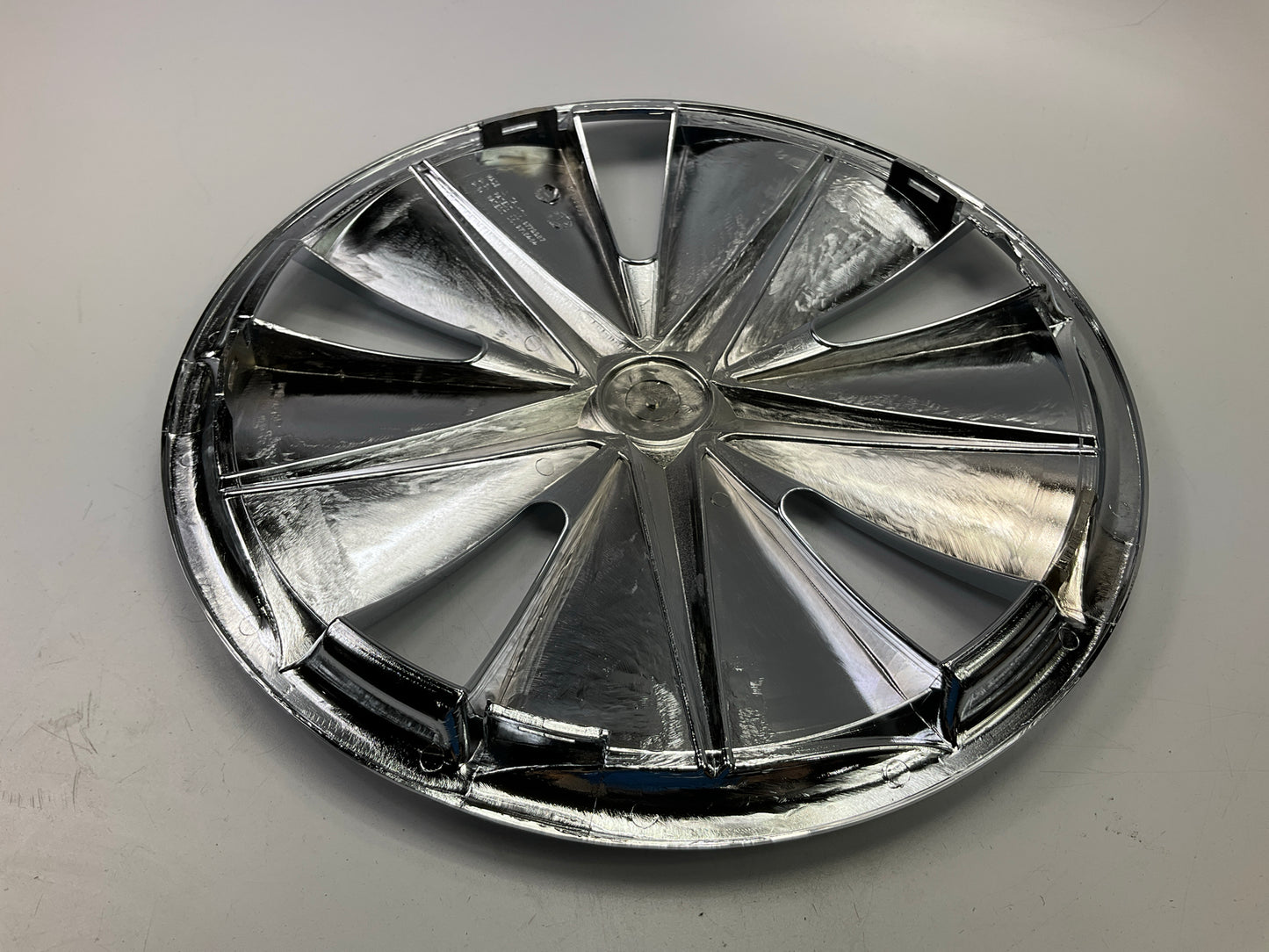 OPEN BOX Custom Accessories 93002 15'' Universal Chrome Wheel Cover Hub Caps Set