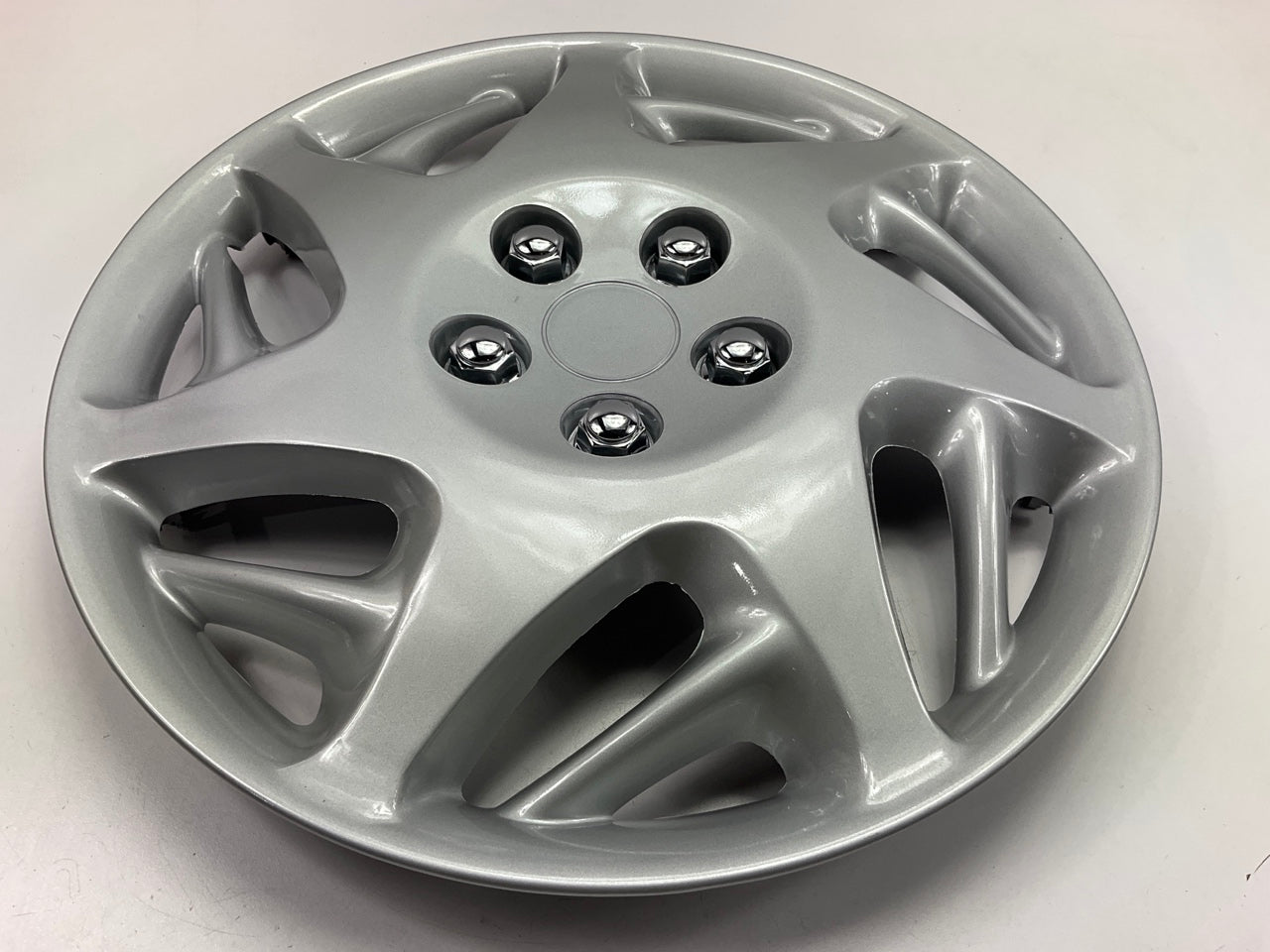 Custom Accessories 96902 Silver 16'' Wheel Cover Hub Cap Set