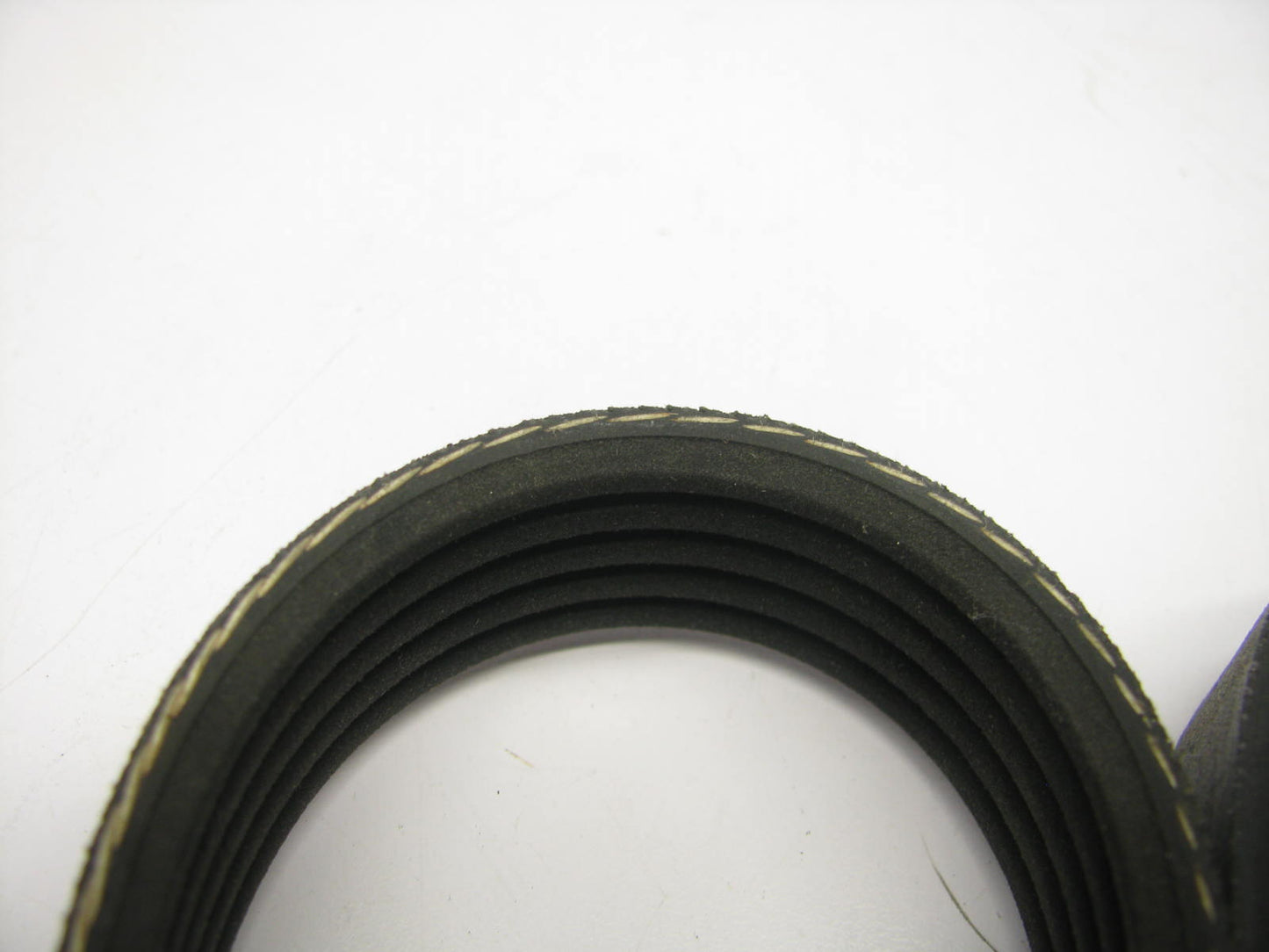 Dayco 5050395DR Serpentine Belt - 0.69'' X 40.00'' - 5 Ribs