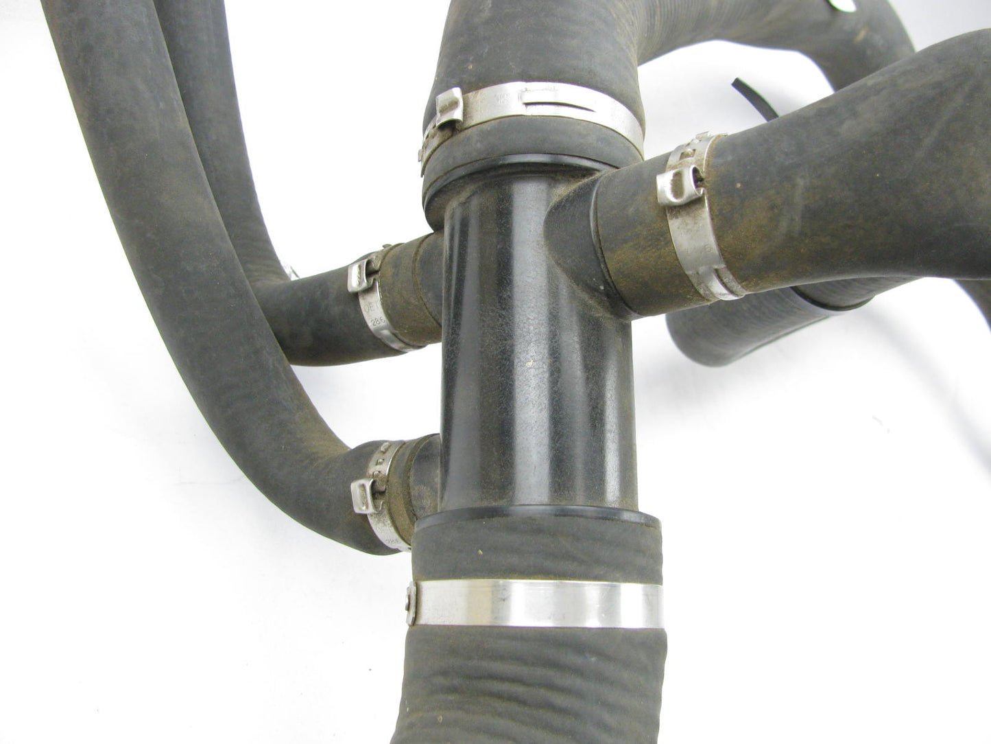 Dayco 72329 Molded Radiator Coolant Hose - Lower 97-02 E-150 E-250 E-350 E-450