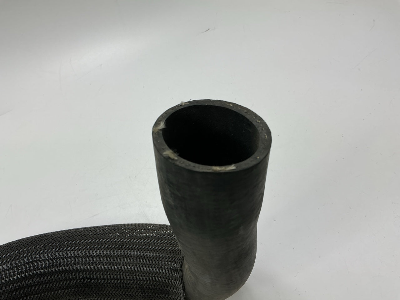 Dayco 72467 Lower Radiator Coolant Hose 04-14 Chevy Express, Savana 4.3L V6