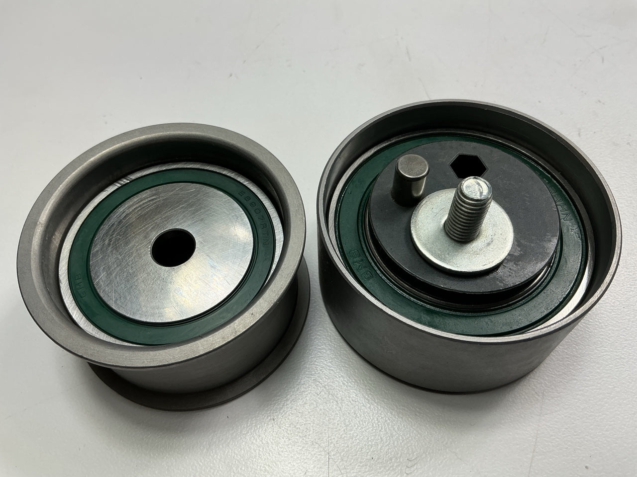 Dayco 84119 Engine Camshaft Timing Belt Kit: Belt Tensioner & Belt Idler
