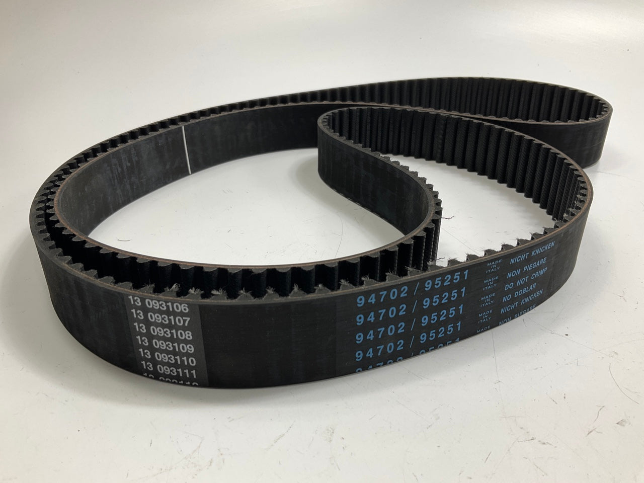 Dayco 95251 Engine Camshaft Timing Belt 94-97 J30, 94-96 300ZX Z32