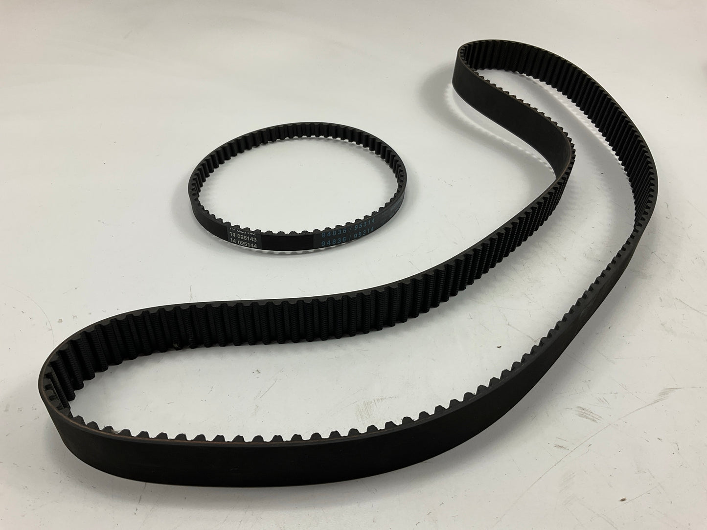 Dayco WP313K1A Engine Timing Belt Kit With Water Pump For 99-06 Hyundai 2.4L