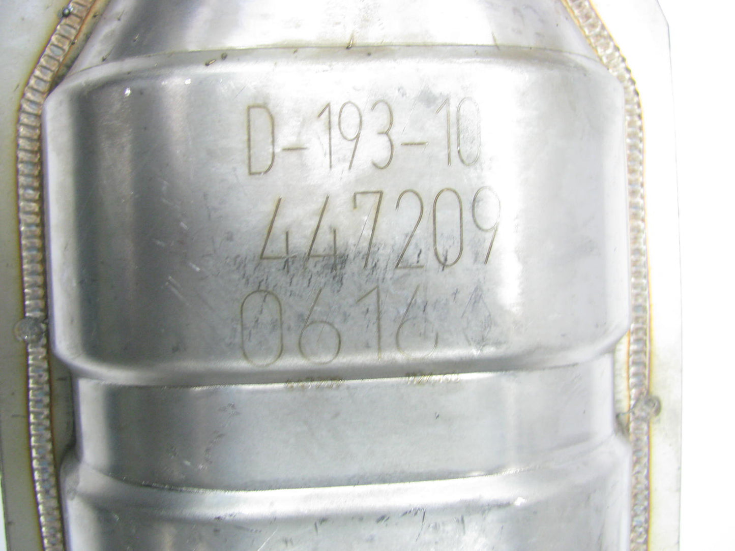 DEC GM920261Direct Fit Catalytic Converter 2000-2002 GMC Jimmy Blazer 4WD CARB