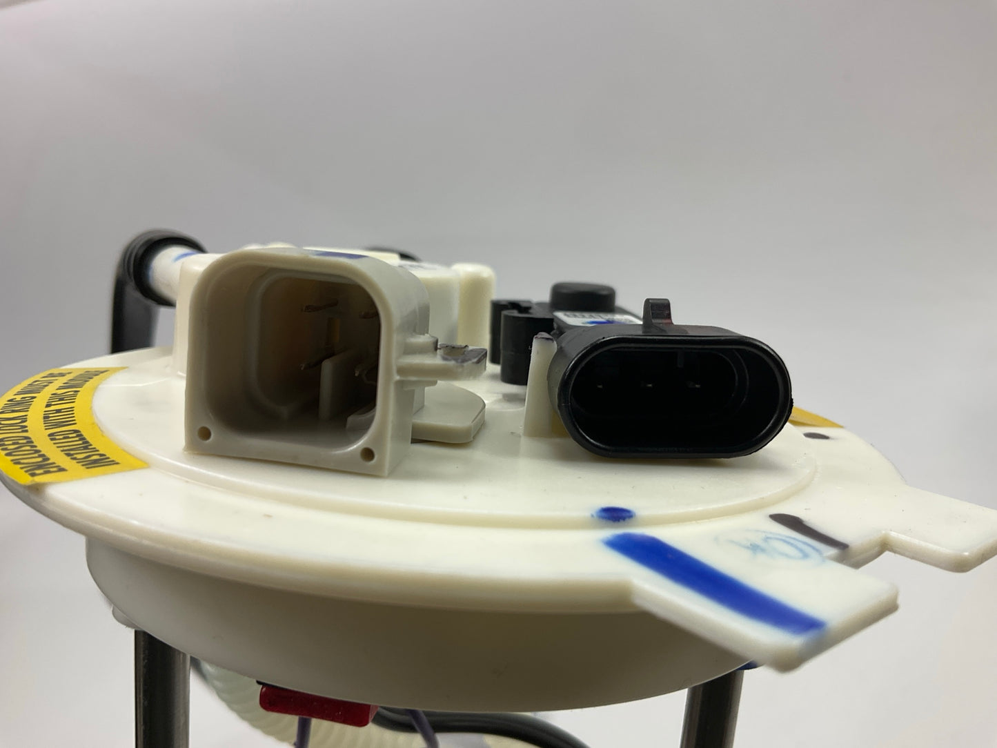 INCOMPLETE #2, COMES AS SHOWN, AS IS - Delphi FG0375 Fuel Pump