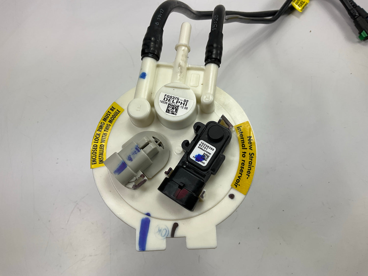 INCOMPLETE #2, COMES AS SHOWN, AS IS - Delphi FG0375 Fuel Pump