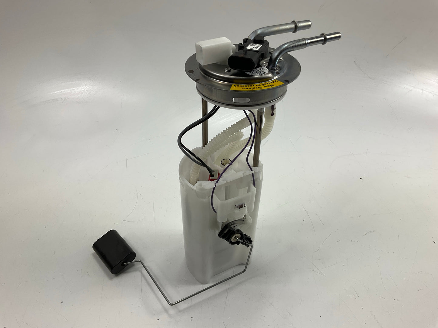 Delphi FG0811 Fuel Pump - 2002-2004 Chevy Suburban 1500, GMC Yukon 5.3L V8