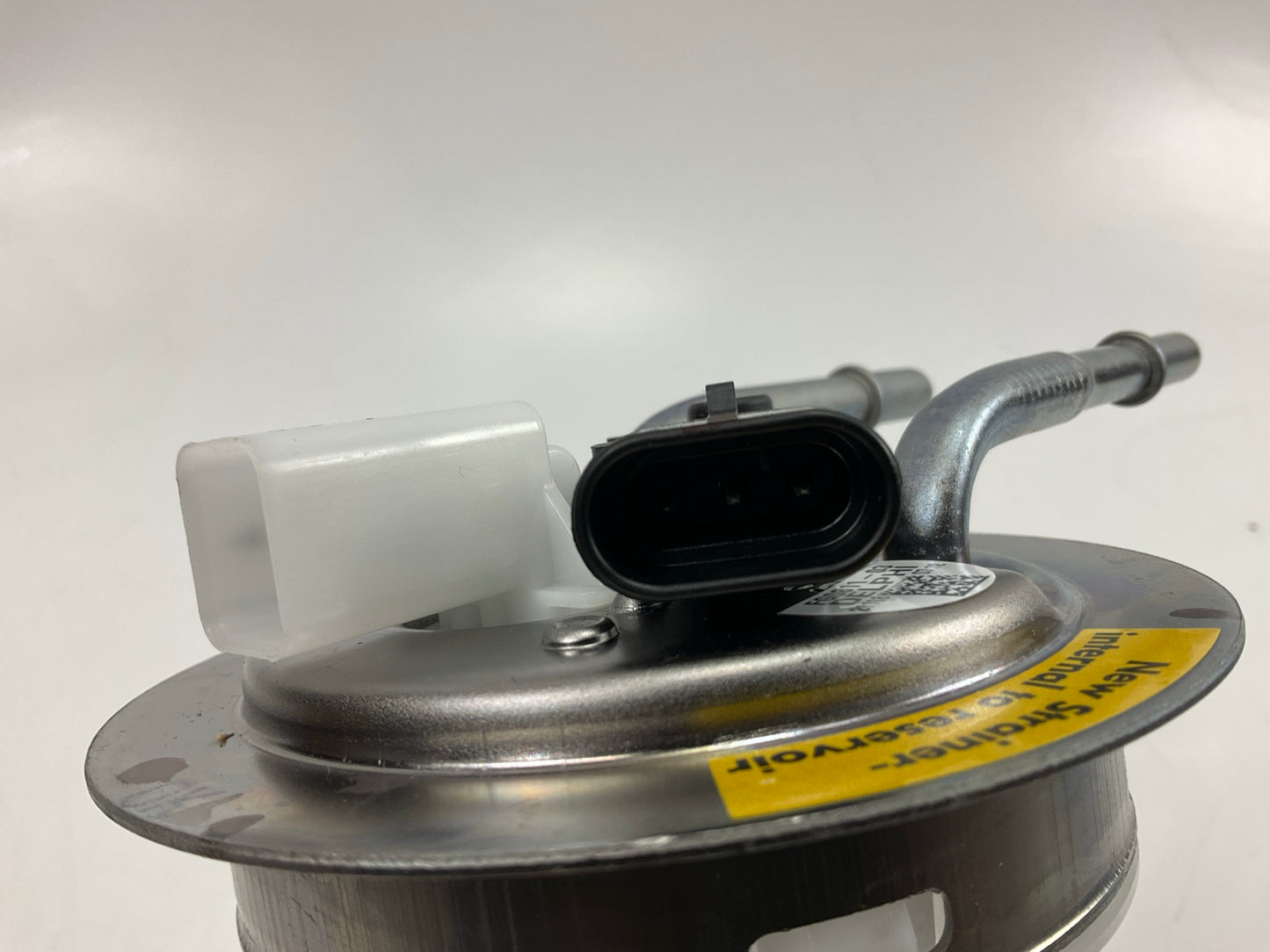 Delphi FG0811 Fuel Pump - 2002-2004 Chevy Suburban 1500, GMC Yukon 5.3L V8