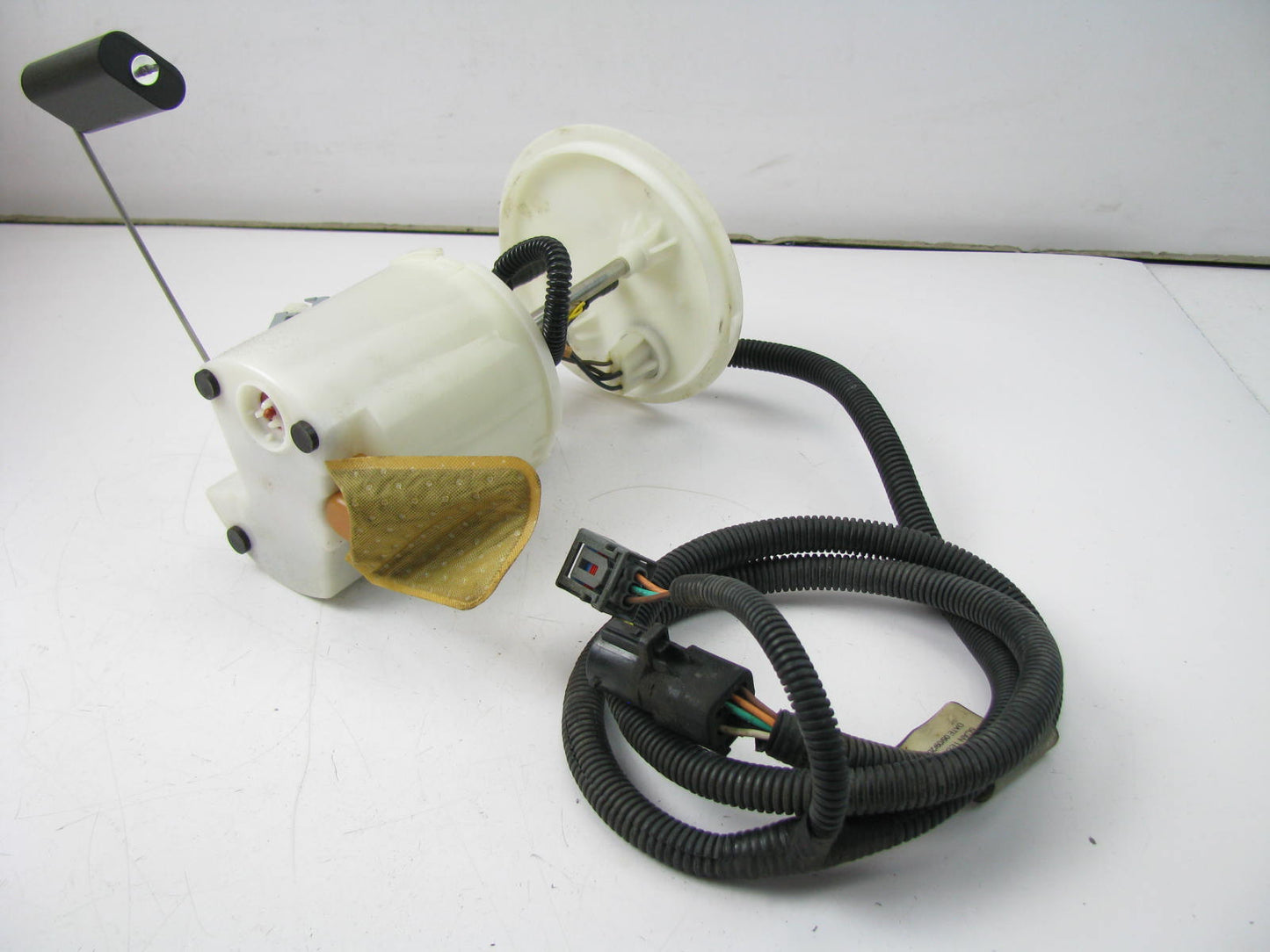 Delphi FG0970 Electric Fuel Pump Module For 2001-2003 Ford Windstar 3.8L