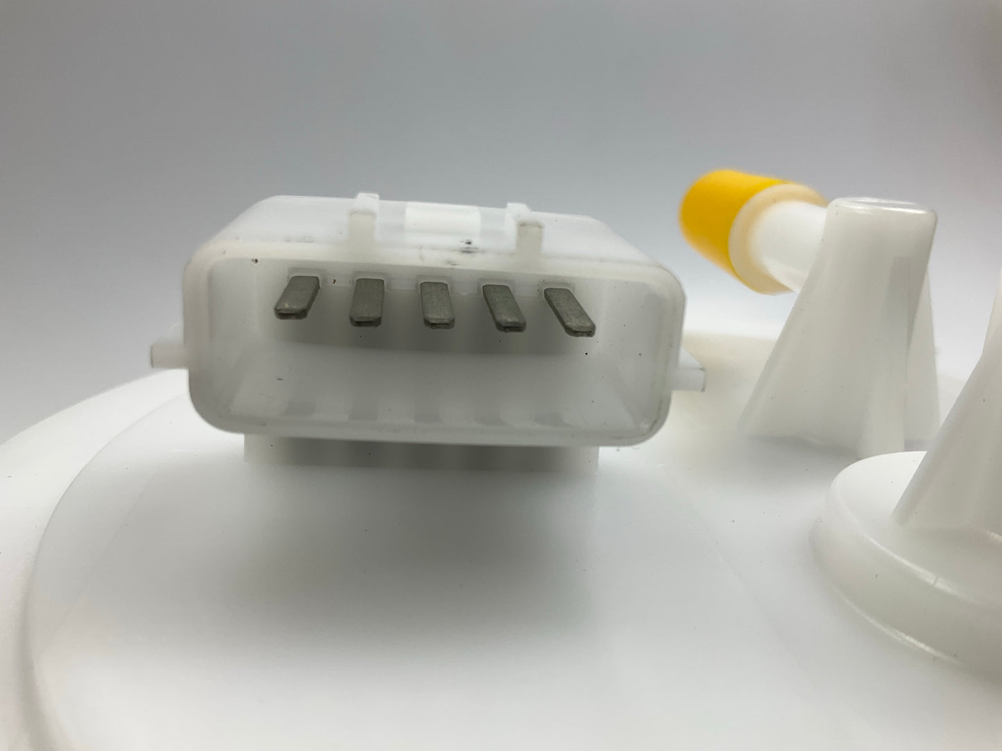 Delphi FG0987 Fuel Pump Module For 2004-2008 Nissan Maxima, 2004-2009 Quest