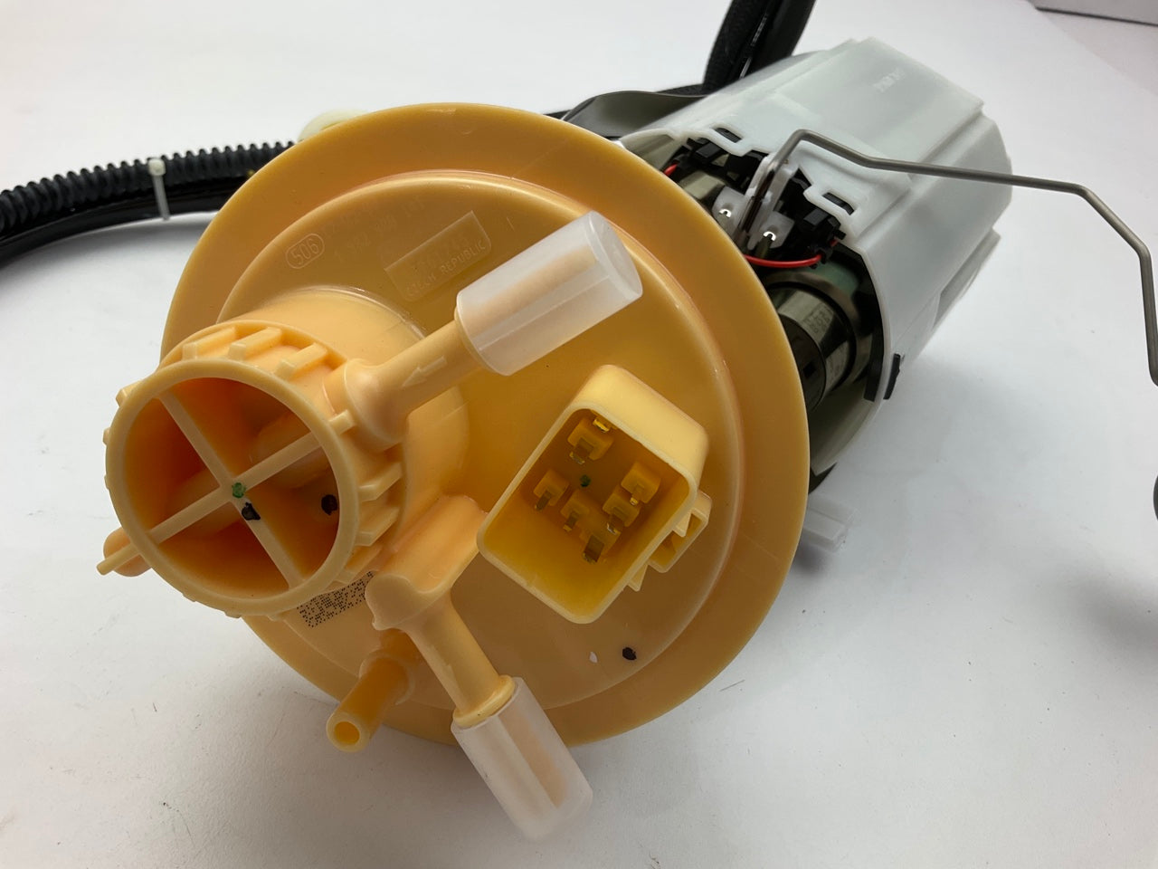 Delphi FG2210 Fuel Pump For 2005-2006 Mitsubishi Outlander 4WD ONLY