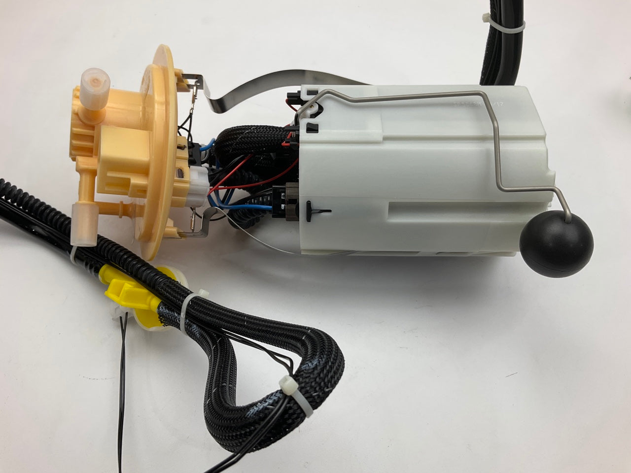 Delphi FG2210 Fuel Pump For 2005-2006 Mitsubishi Outlander 4WD ONLY