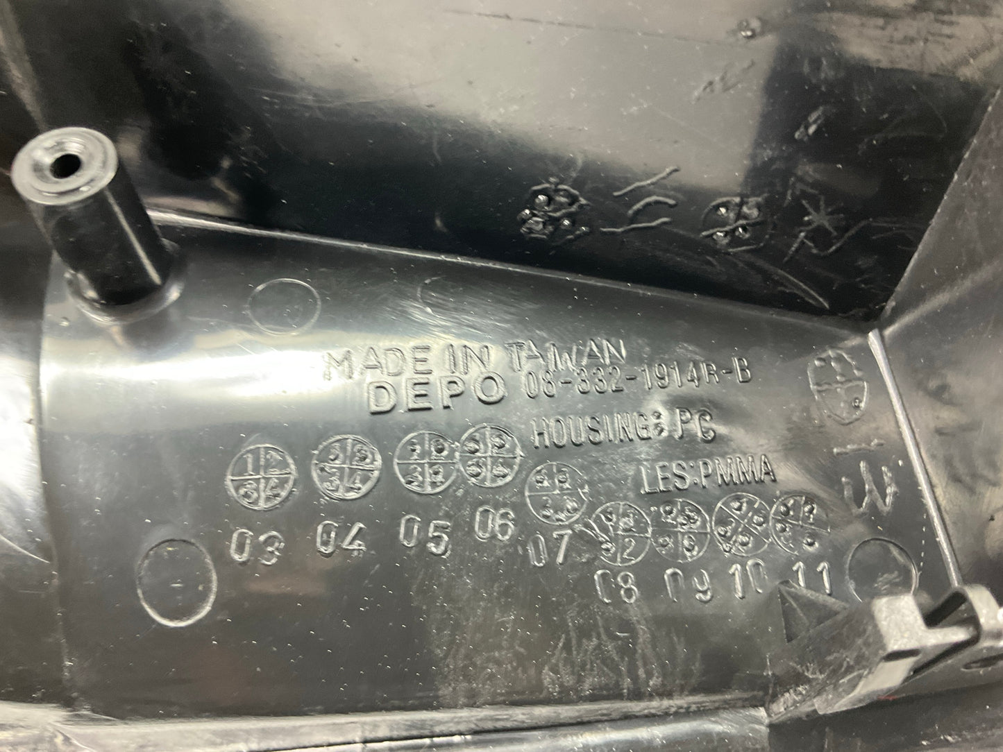 Depo 332-1914R-US Right Tail Light Lamp