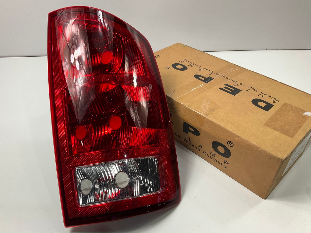 Depo 334-1906R-UF Right Tail Light Lamp