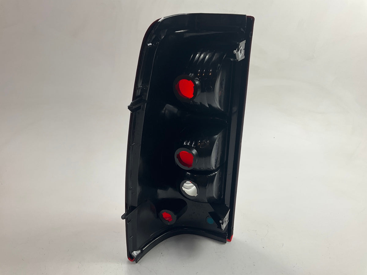 Depo 335-1906R-US-DR Right Tail Light Lamp 03-06 Chevy Silverado 1500 2500 3500