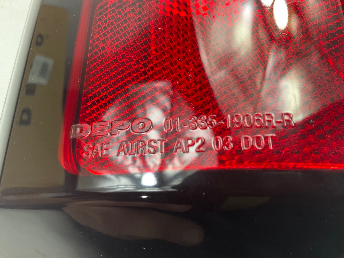 Depo 335-1906R-US-DR Right Tail Light Lamp 03-06 Chevy Silverado 1500 2500 3500