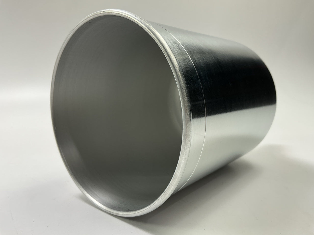 Tekna 702576 900cc Gravity Feed Aluminum Cup With Plastic Push-On Lid