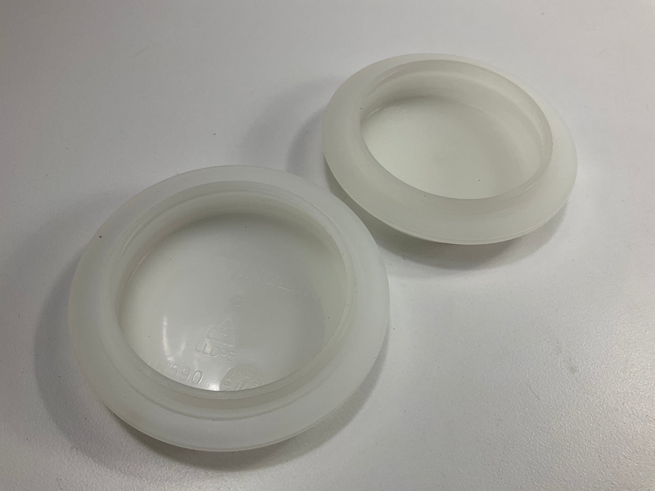 DeVilbiss 803590  StartingLine 250cc Push In Lids, Pack Of 2