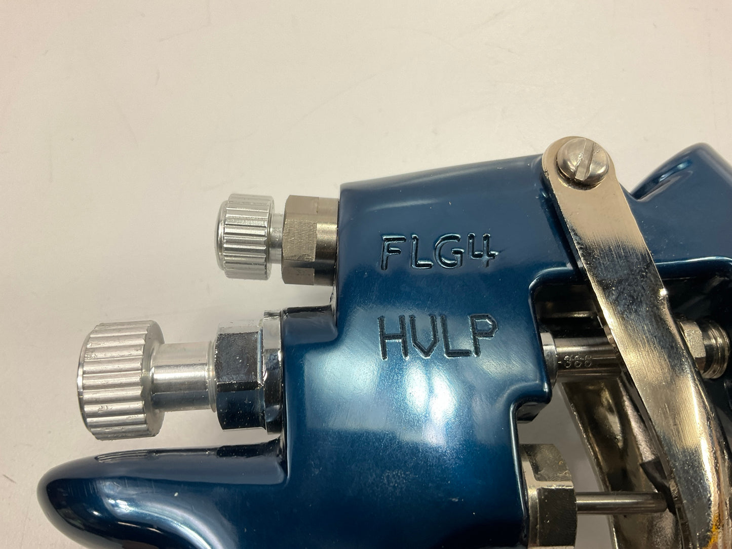 DeVilbiss 803692 FinishLine FLG-4 Pressure Feed Spray Gun W/ Gauge FLG-574-13