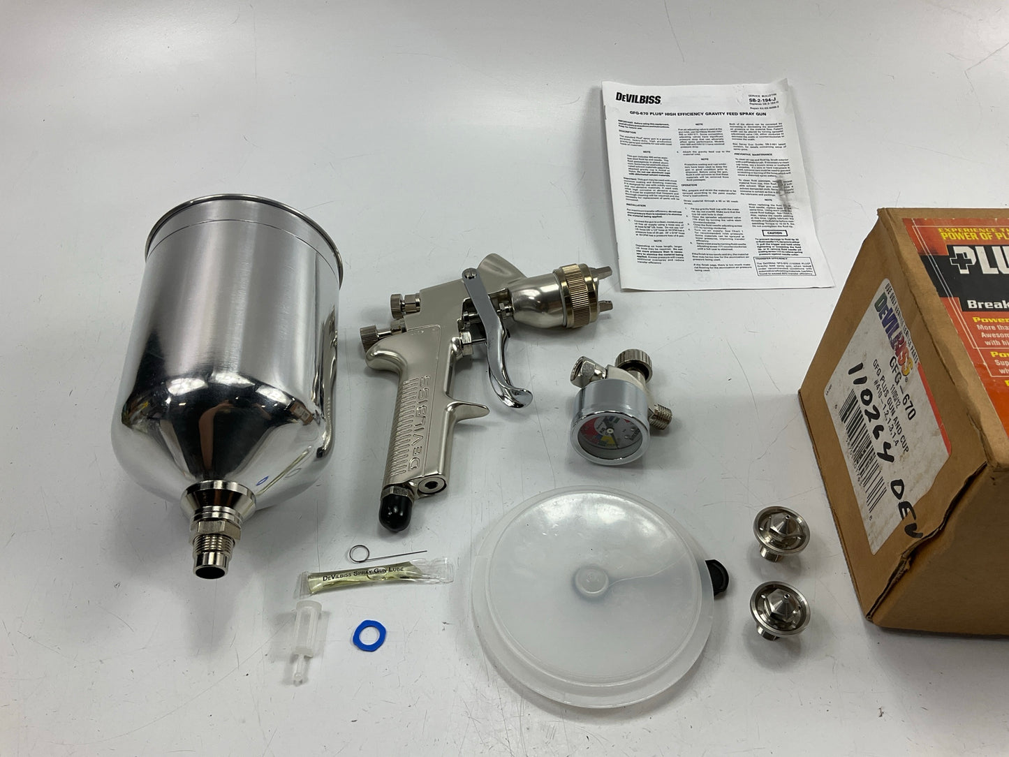 Devilbiss GFG-670 Plus High Efficiency Gravity Feed Paint Spray Gun With Cup