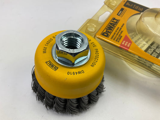 DeWalt DW4910 3'' Knotted Cup Brush / Carbon Steel 5/8''-11 Arbor .020