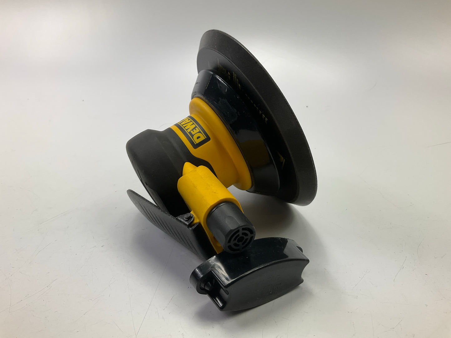DEWALT DWMT70781 12000 RPM 90 PSI Pneumatic 6'' Palm Sander