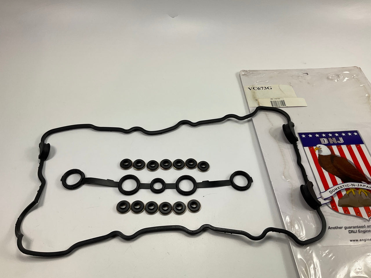 DNJ VC673G Valve Cover Gasket Set With Grommets For 2000-02 Infiniti G20 SR20DE
