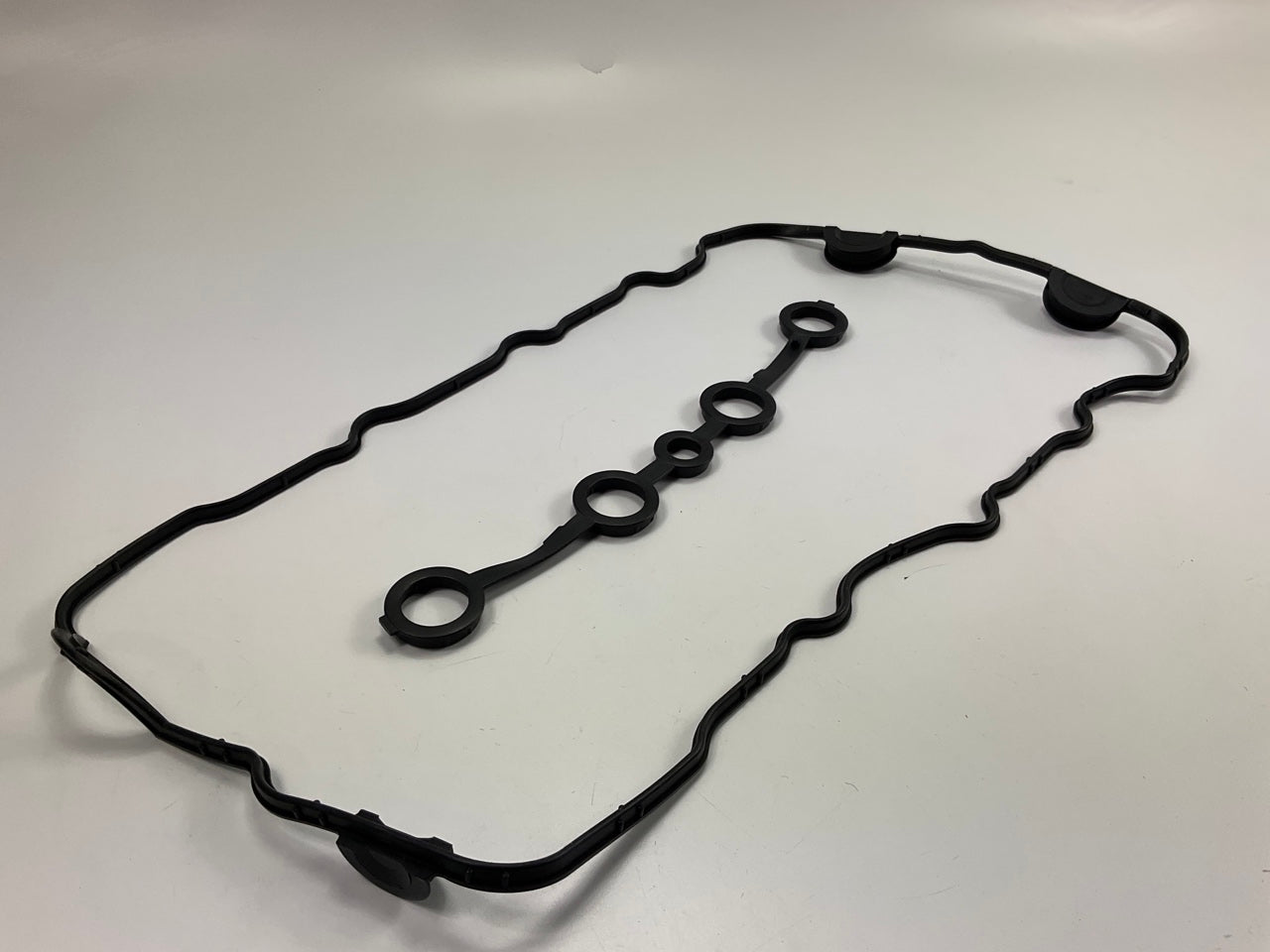 DNJ VC673G Valve Cover Gasket Set With Grommets For 2000-02 Infiniti G20 SR20DE