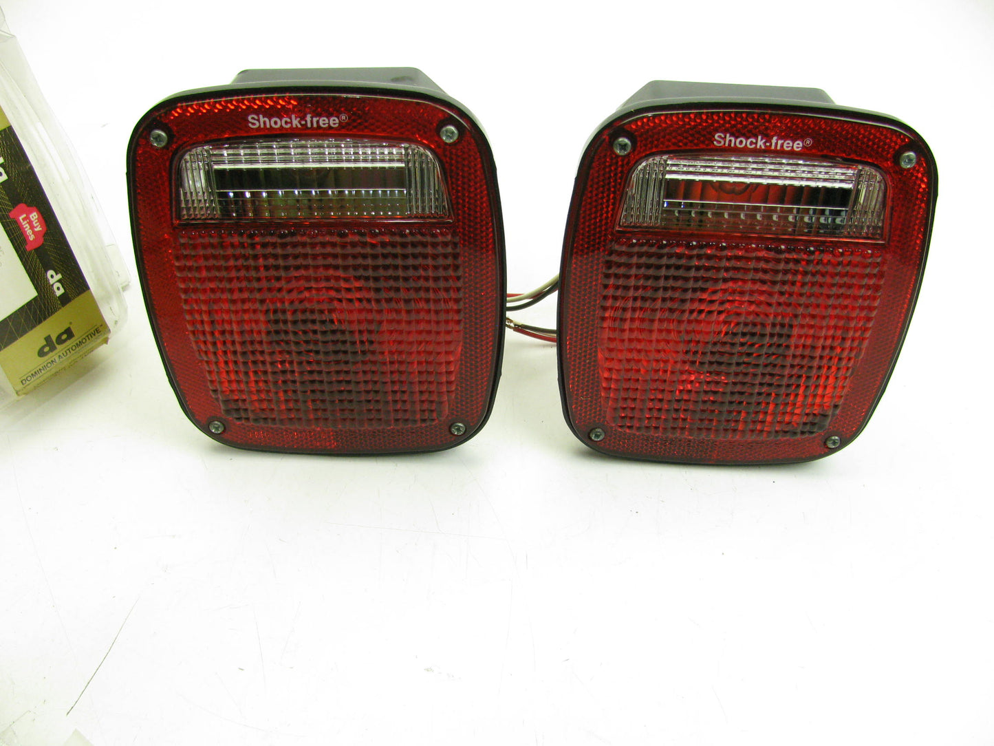 (2) Dominion 60-6242 Stop, Turn & Tail Light Assemblies With License Plate Light