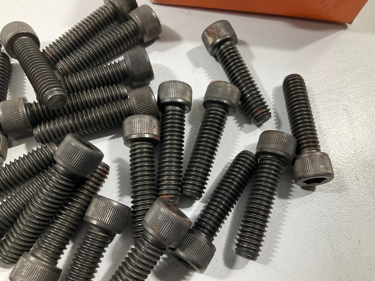 (25) Dorman 382-112 Socket Cap Screw - Grade 8 - 5/16-18'' X 1-1/4''