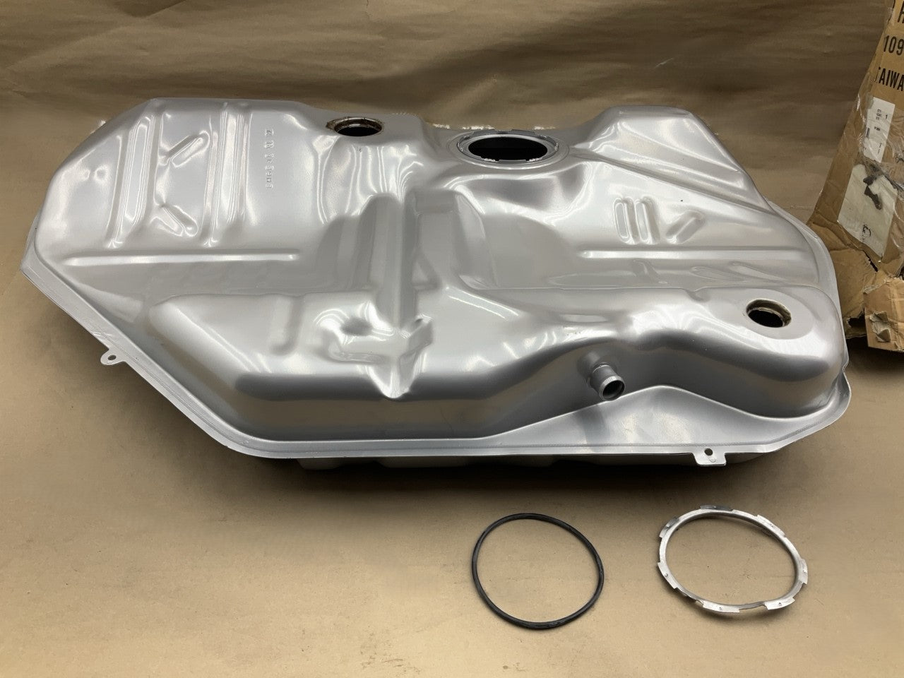 Dorman 576-186 Fuel Gas Tank For 2004-2005 Ford Taurus & Mercury Sable