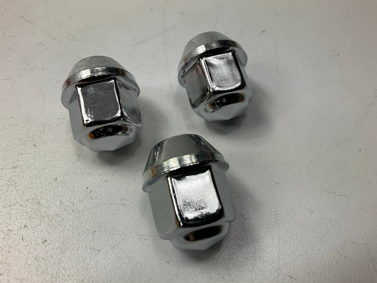 (3) Dorman 611-070 Wheel Lug Nuts