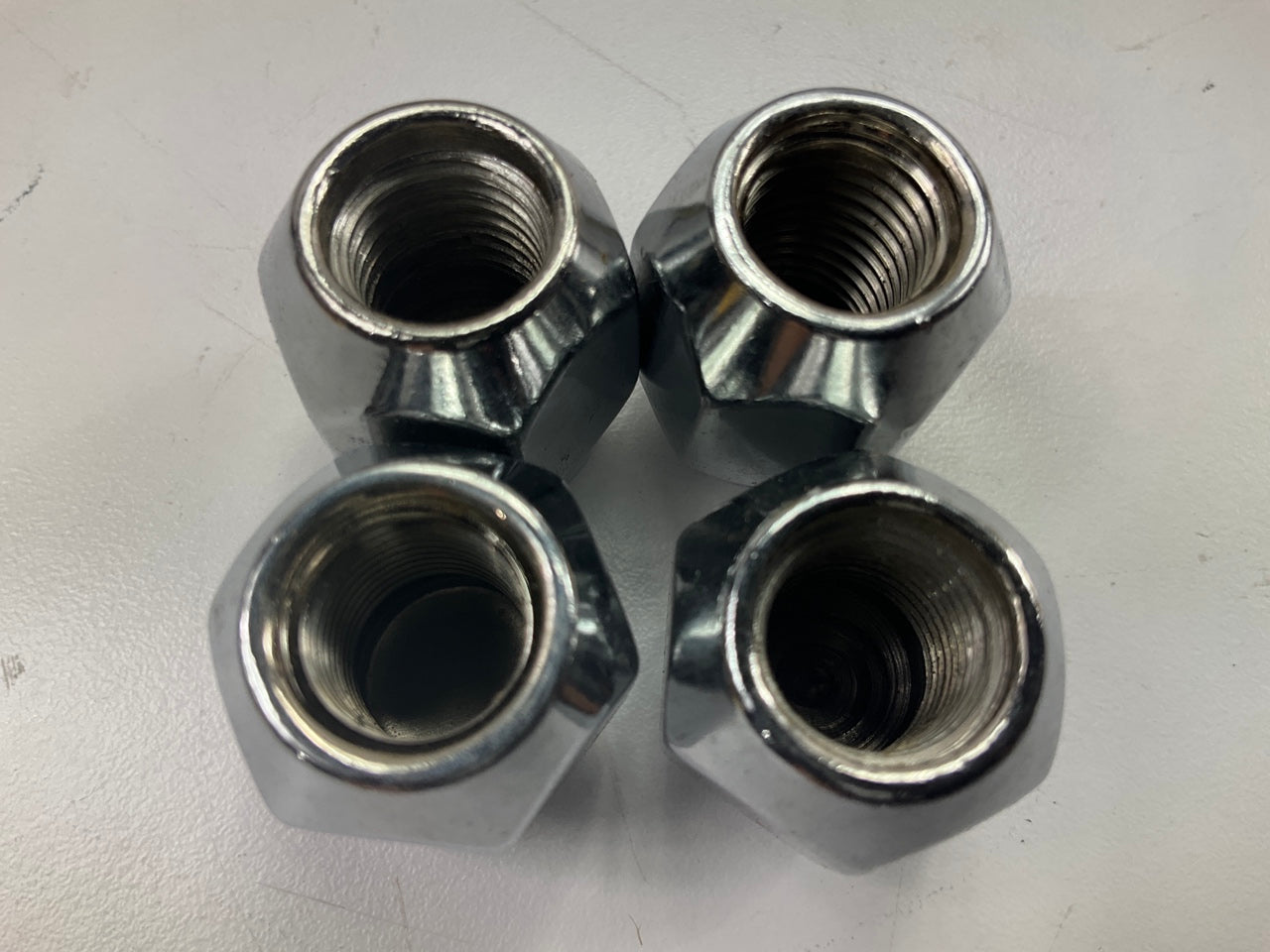 (4) Dorman 611-077 Wheel Lug Nuts