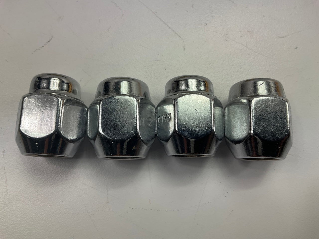 (4) Dorman 611-077 Wheel Lug Nuts