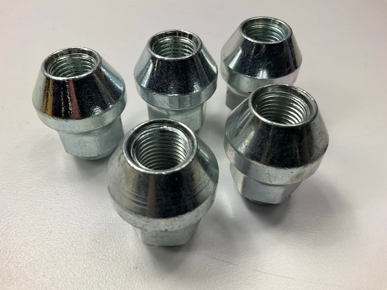 (5) Dorman 611-258 Wheel Lug Nuts