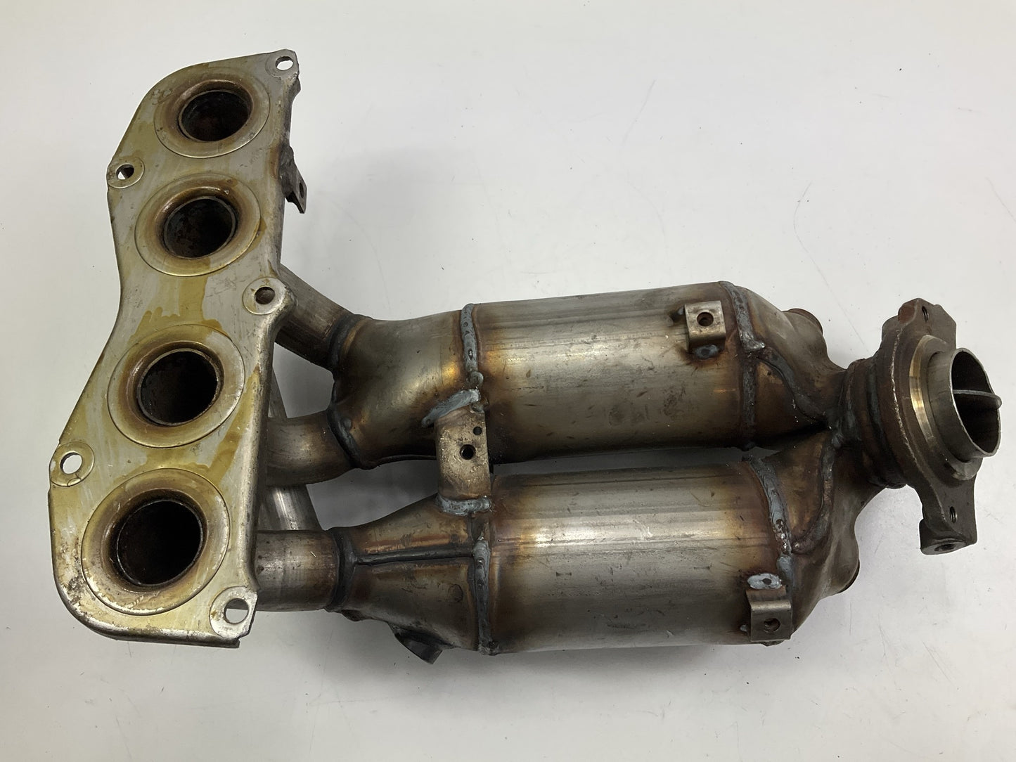 DENTED SEE PHOTOS Dorman 674-984 Catalytic Converter 2001-2003 Highlander