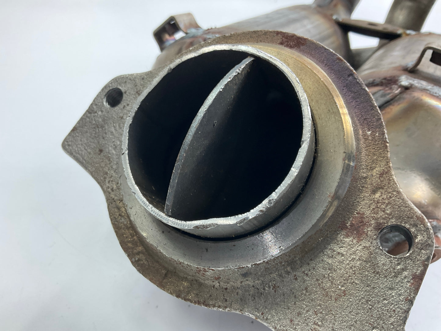 DENTED SEE PHOTOS Dorman 674-984 Catalytic Converter 2001-2003 Highlander