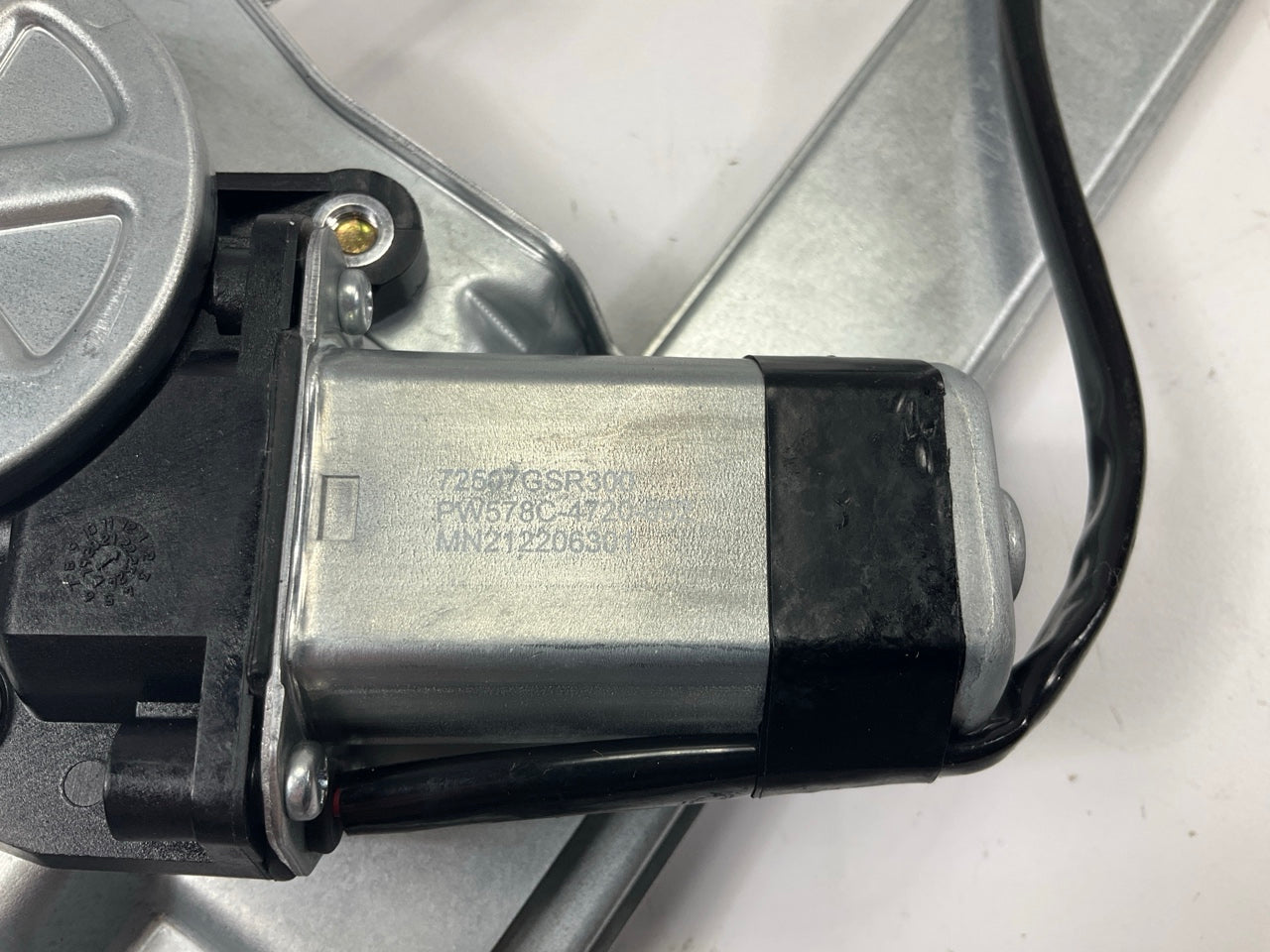 Dorman 741-389 Rear Right Power Window Motor And Regulator Assembly