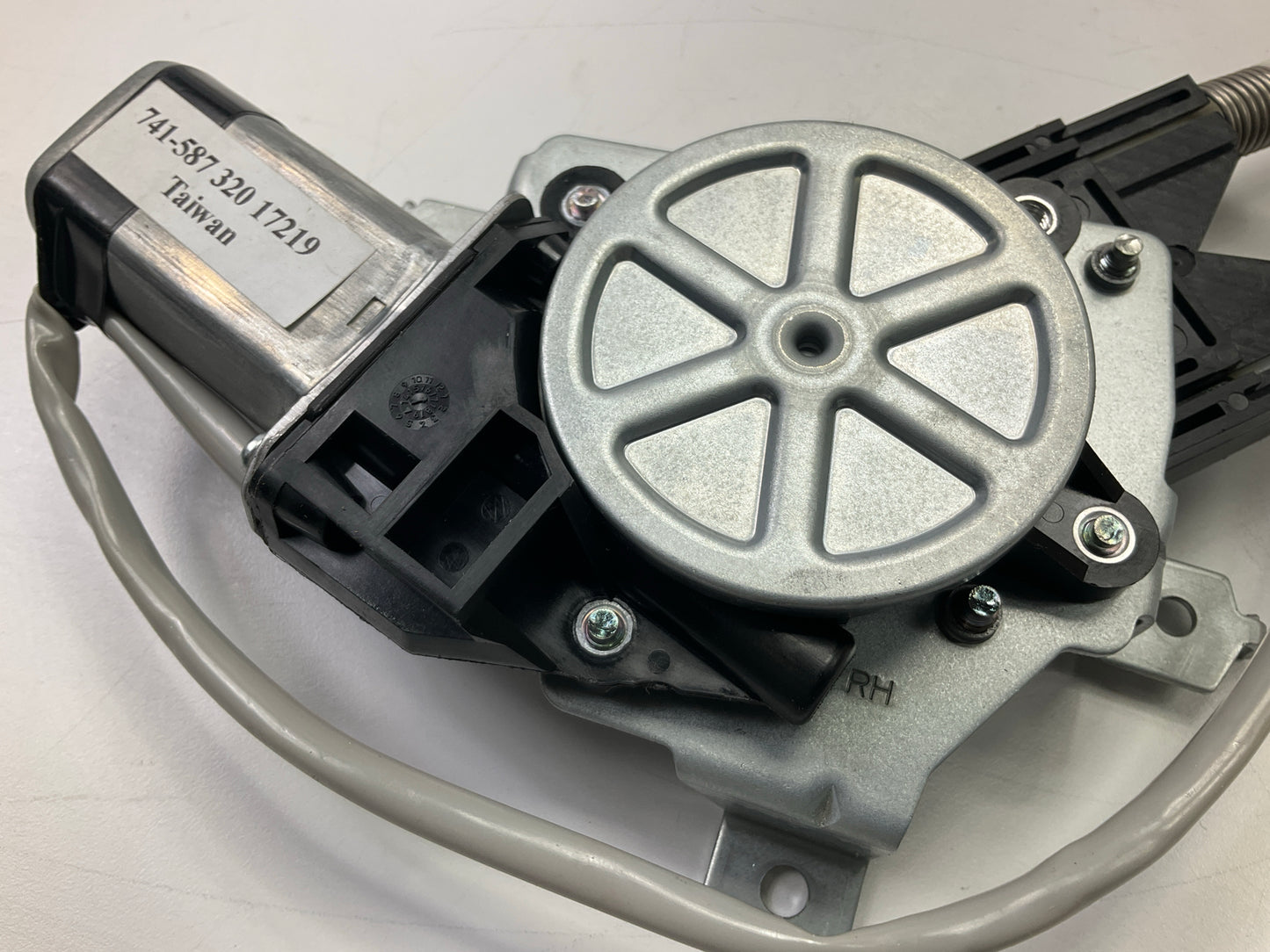 Dorman 741-587 Front Right Power Window Motor & Regulator