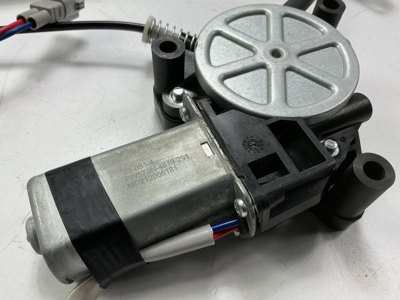 Dorman 741-706 Front Left Power Window Motor And Regulator Assembly