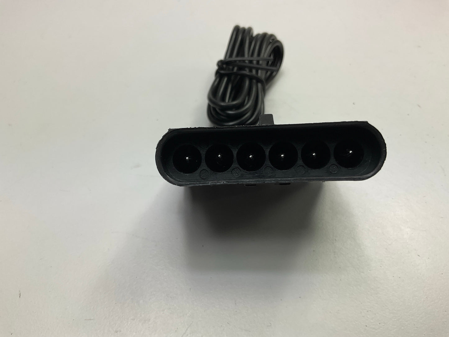 Dorman 85399 WeatherPack GM Replacement 6-Terminal Male Shroud Connector
