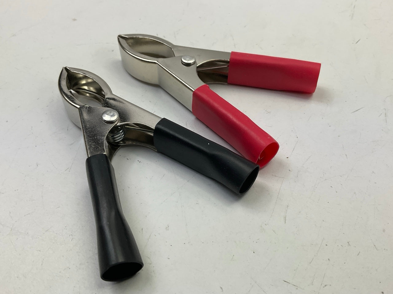 Dorman 85678 - 30 Amp Red / Black Insulated Electrical Battery Clamps