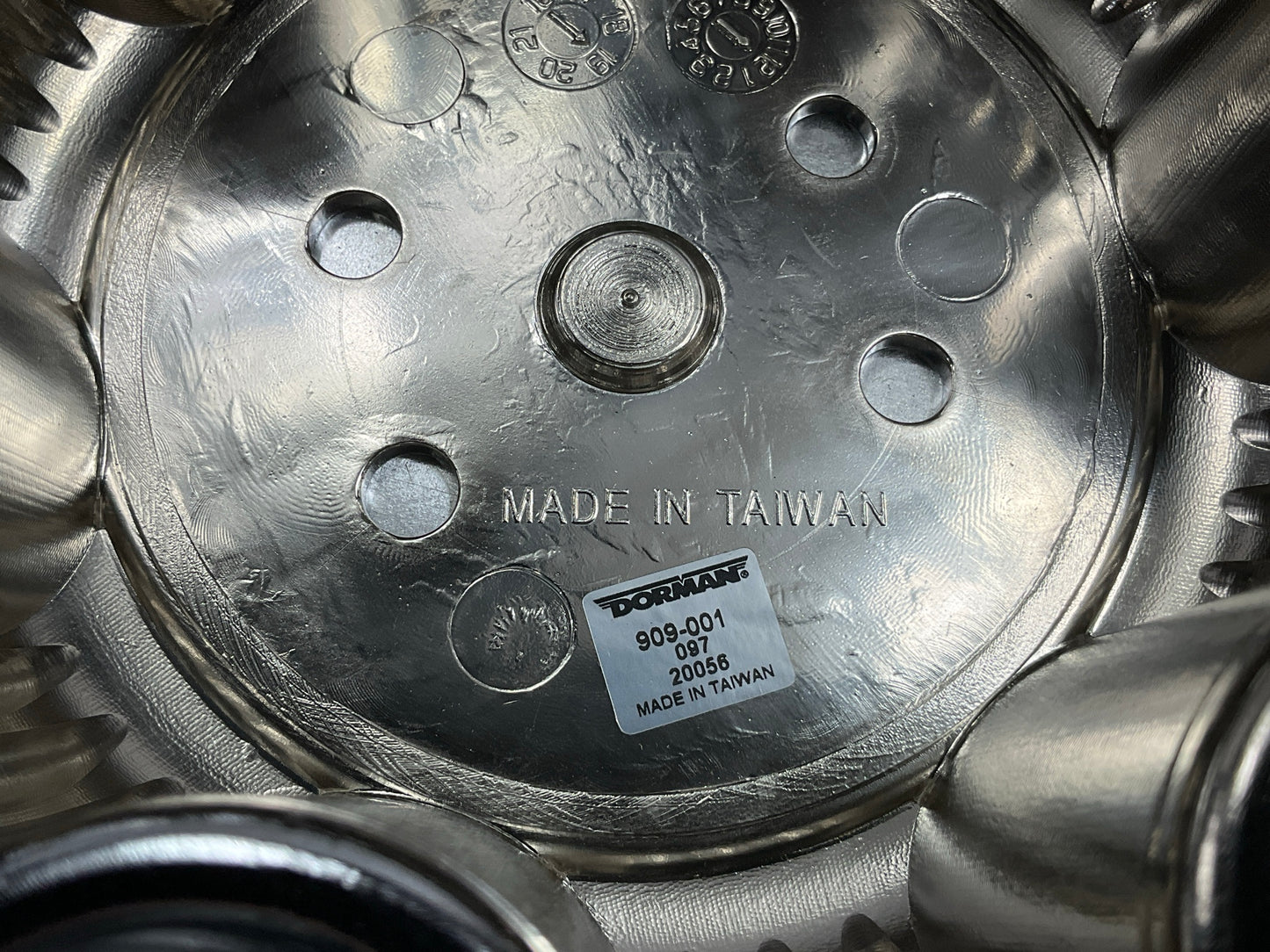 Dorman 909-001 Wheel Center Cap