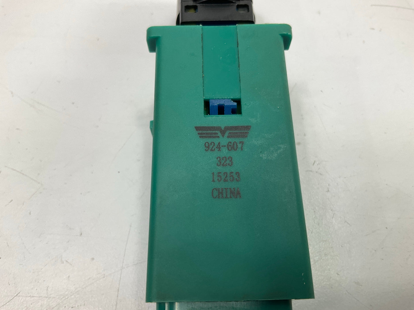 Dorman 924-607 Hazard Warning Switch  For 2002-2005 Saturn Vue