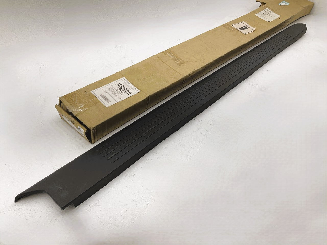 Dorman 926-942 Right Truck Bed Rail Cover For 2004-2005 Ford F-150 (Short Bed)