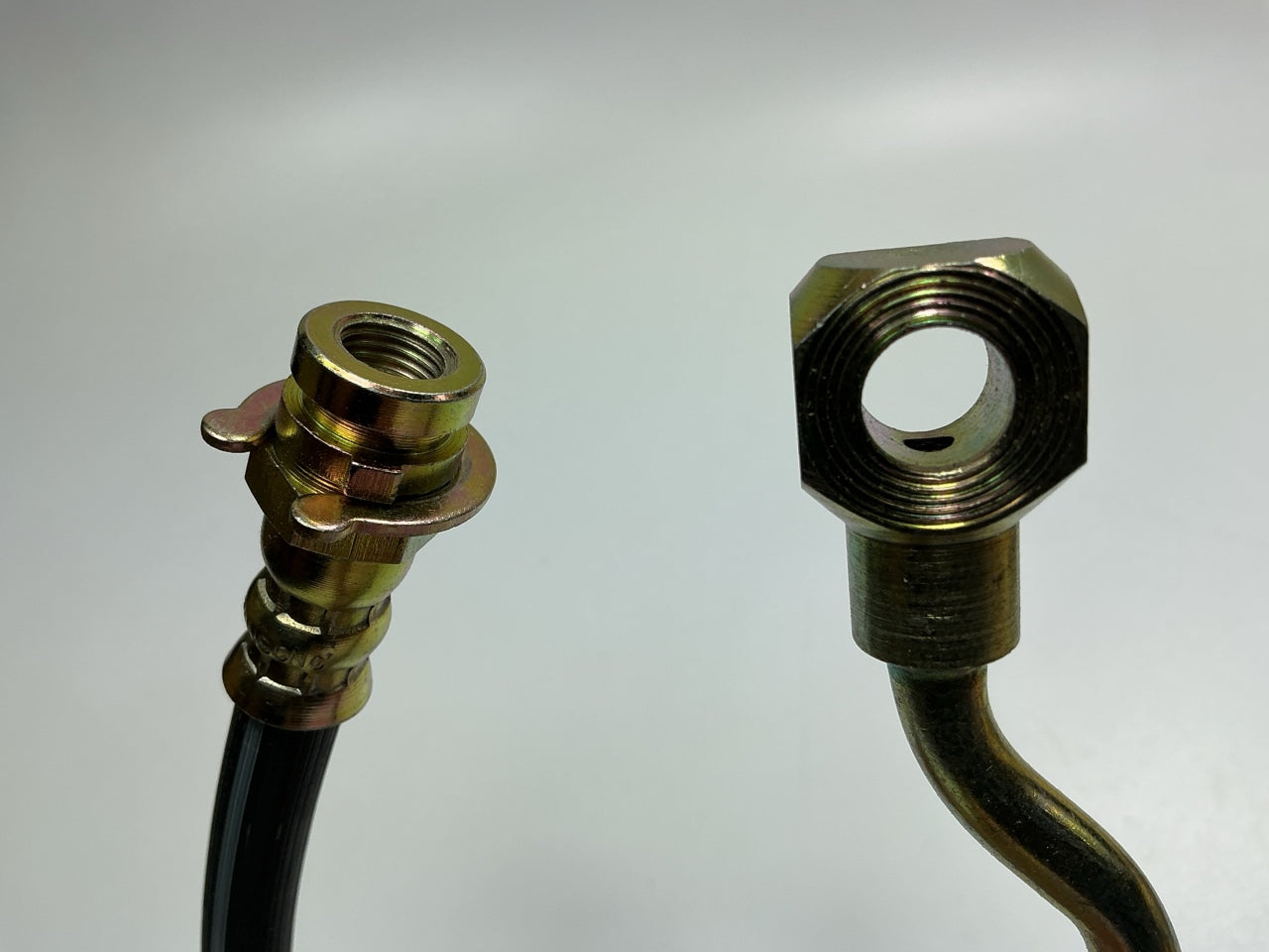 Dorman H381274 Rear Right Break Hose For 1999-00 Silverado 1500, Sierra 1500